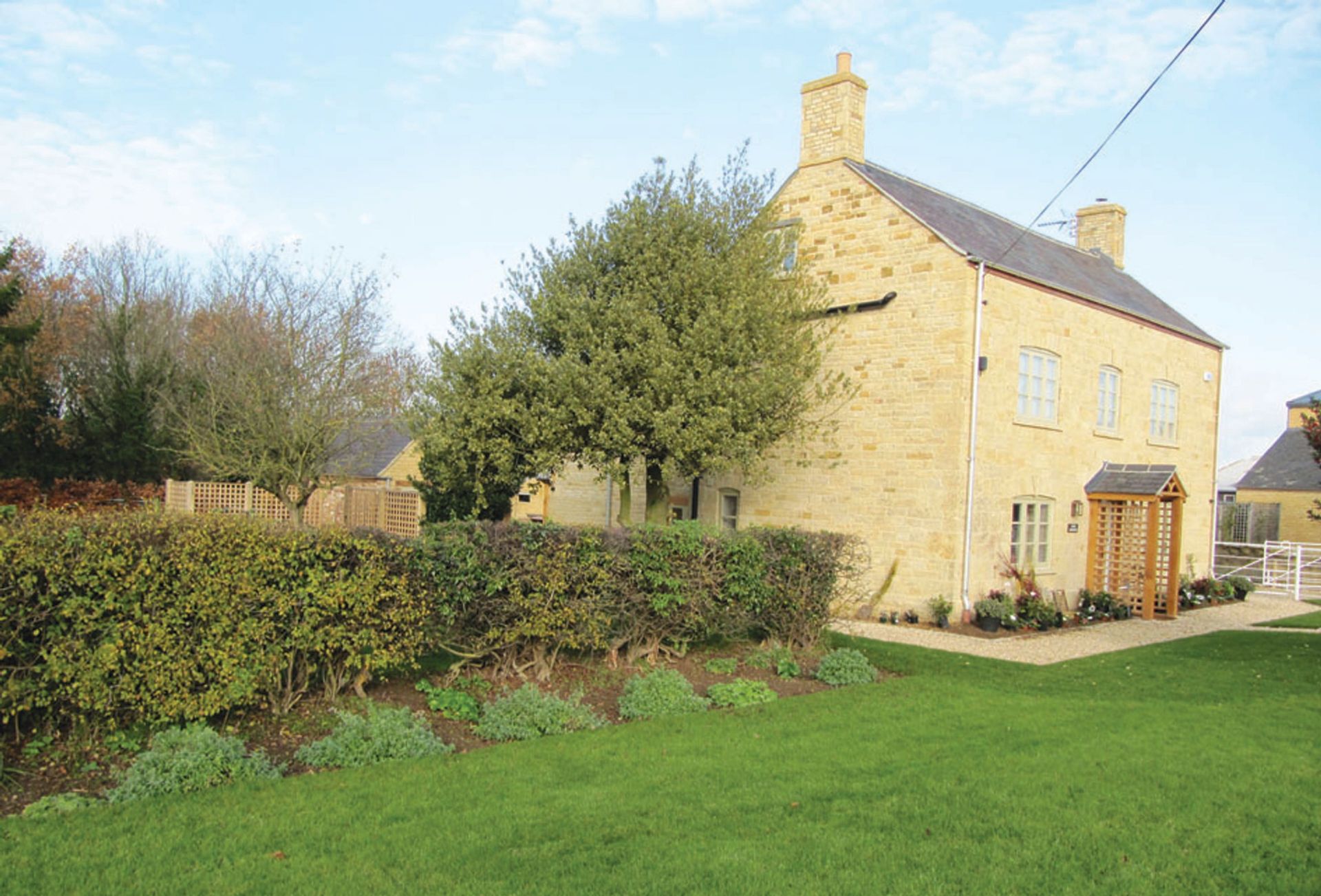 Lower Farmhouse is located in Todenham