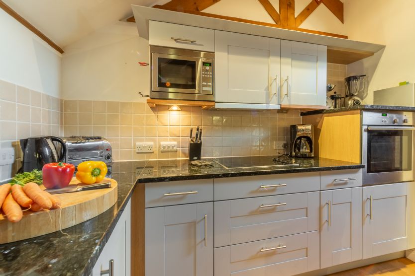 Sunflower Cottage - Gonwin Manor sleeps 6