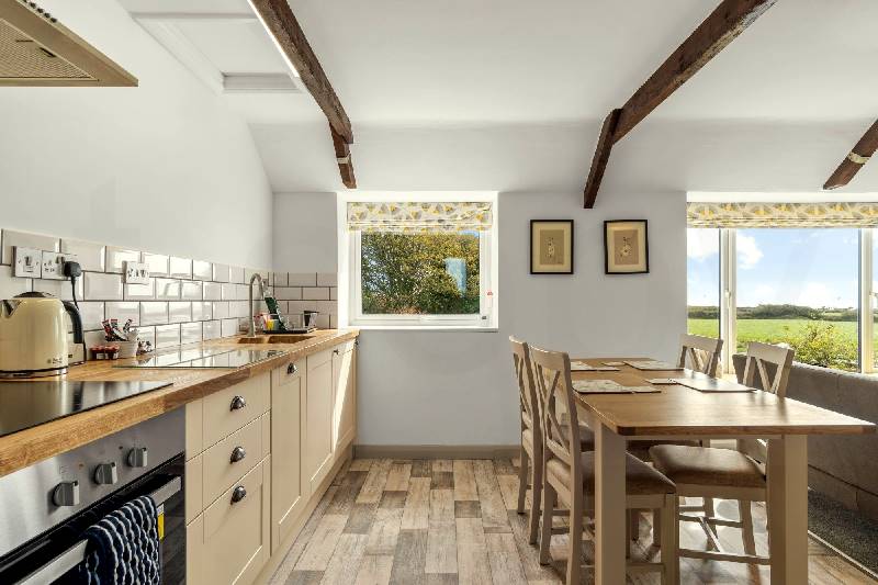 Barn Cottage, Arrowan Common Farm price range is 548.1 - £ 3209