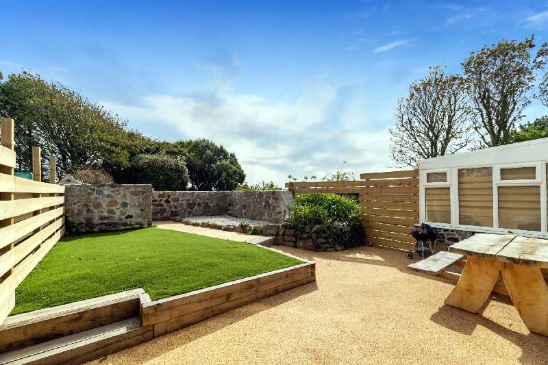 Barn Cottage, Arrowan Common Farm is located in Coverack