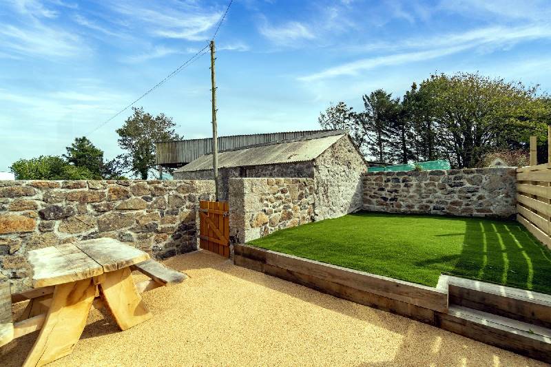 Horseshoe Cottage, Arrowan Common Farm is located in Coverack