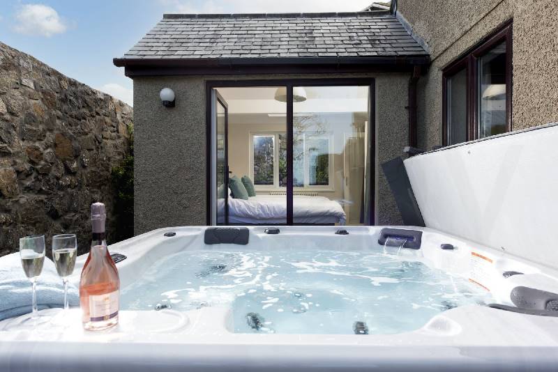 Porthmeor Sands sleeps 6