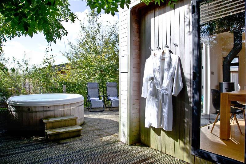 Blackbird Lodge, Strawberryfield Park sleeps 4