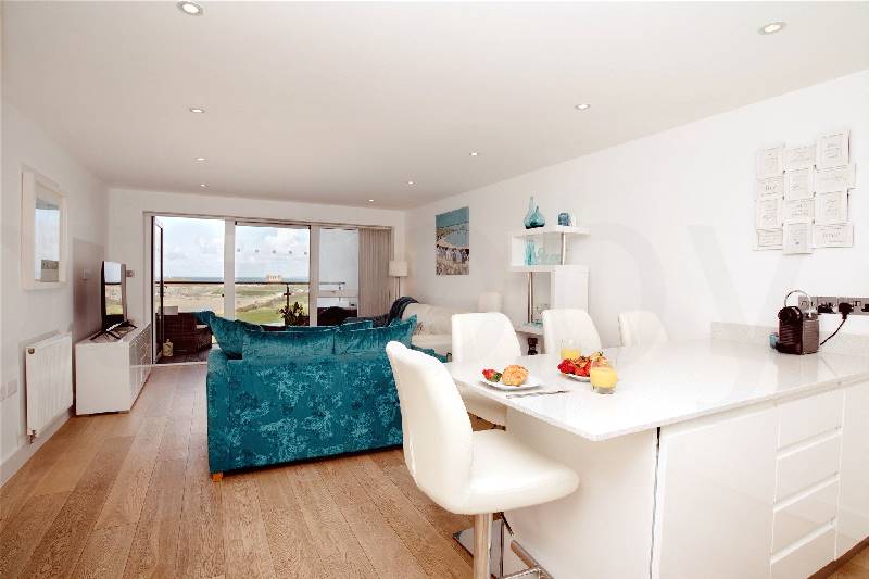 11 Ocean Gate price range is 390 - £ 1362