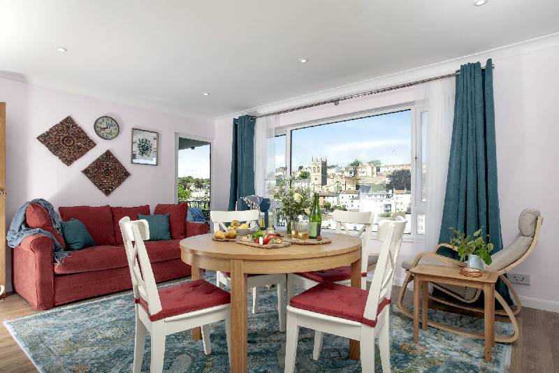 Brixham Breeze sleeps 4