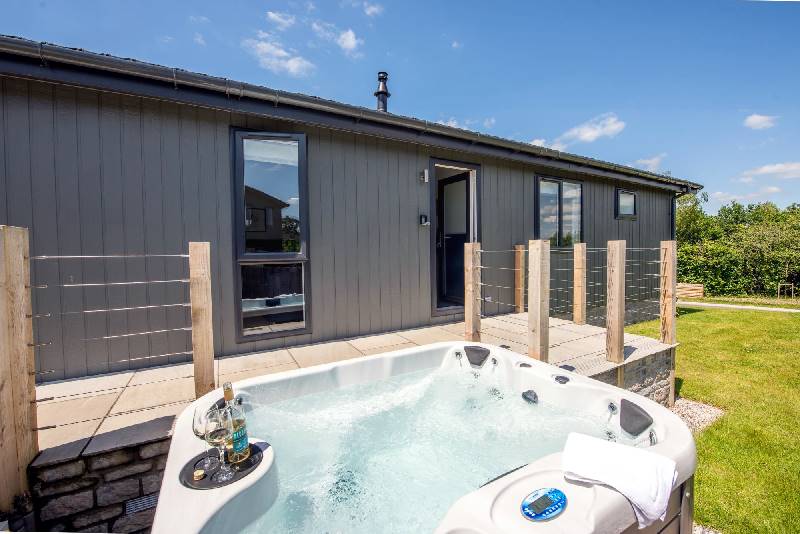 Buttercup Lodge, 33 Roadford Lake Lodges sleeps 6