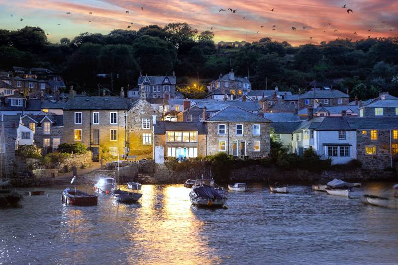 Tides Reach is located in Mousehole