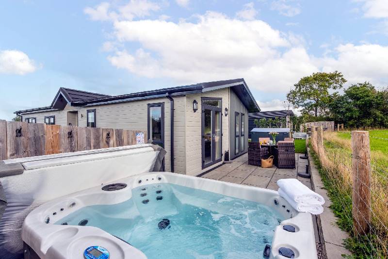 Daisy Lodge, 6 Roadford Lake Lodges sleeps 7