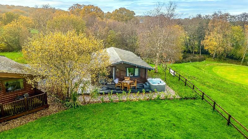 Alder Lodge, 12 Fingle Glen Lodges is in Exeter, Devon