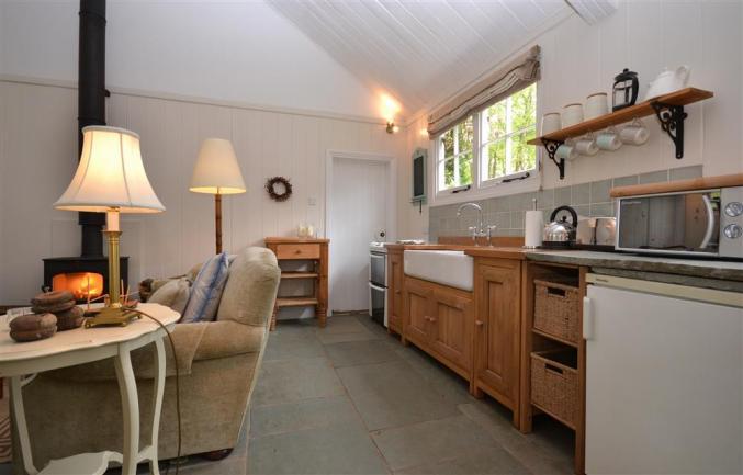 Oak Tree Cottage is in Beaulieu, Hampshire