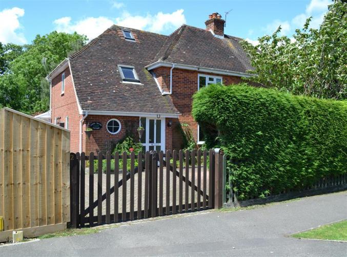 Angel Valley Cottage is located in Brockenhurst