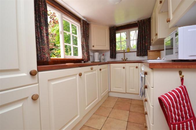 Brook Cottage is in Fordingbridge, Hampshire