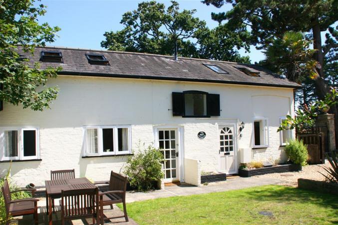 The Gatehouse sleeps 6