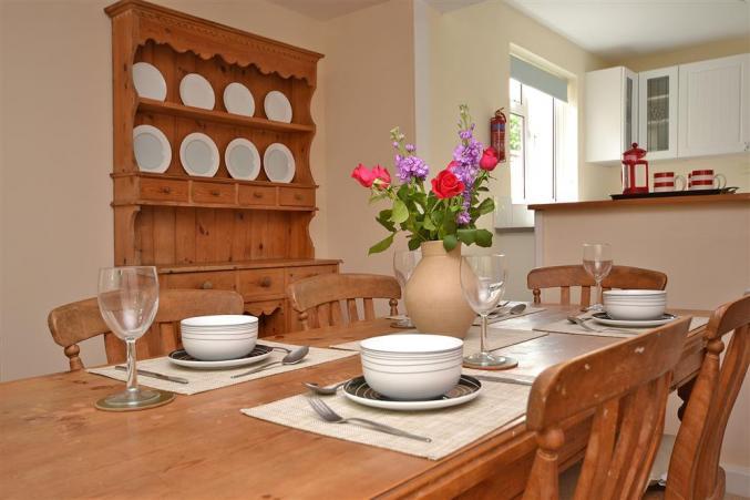 Salterns Cottage is in Lymington, Hampshire