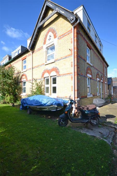 Ruby Cottage is located in Keyhaven