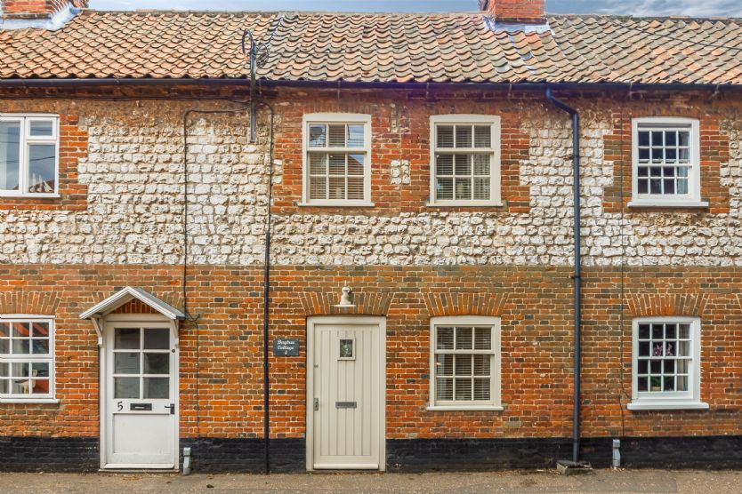 Bay Tree Cottage (BM) is located in Burnham Market