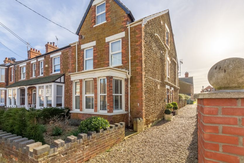 Troon Cottage is located in Hunstanton