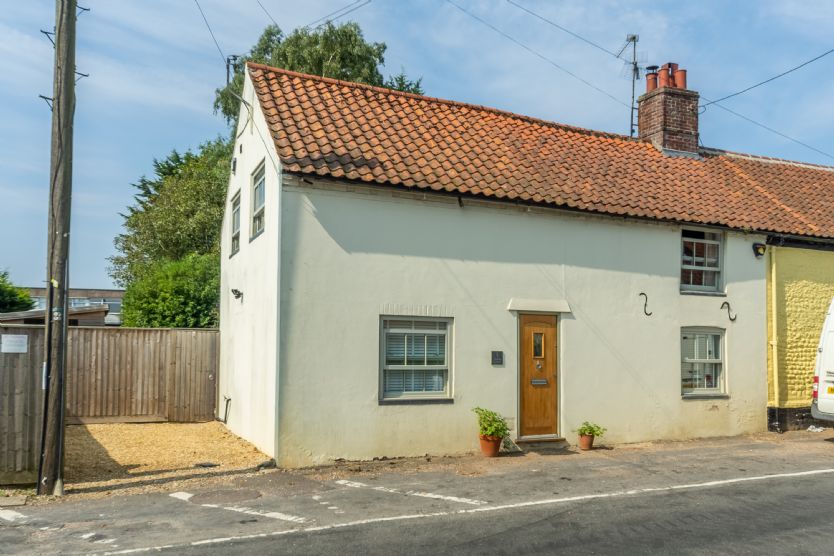 Yeomans Cottage is located in Docking