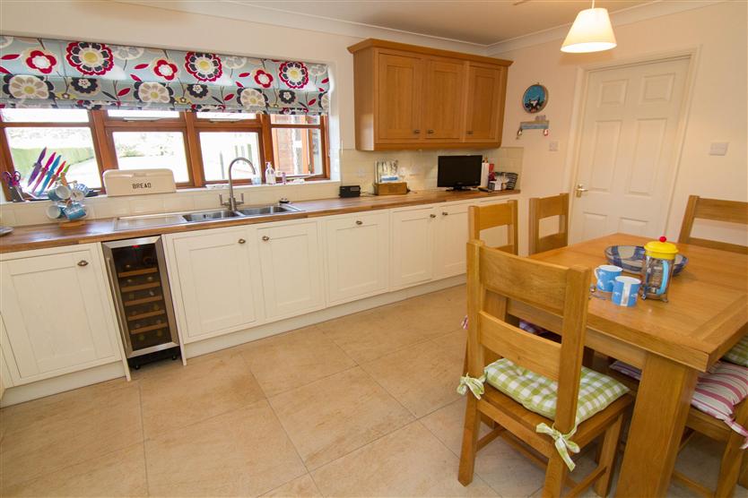 2 Priory Court sleeps 8