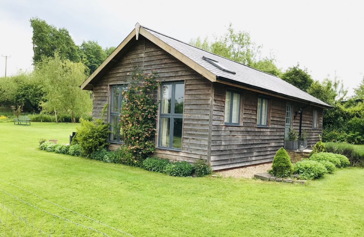 Larch Barn is located in North Perrott