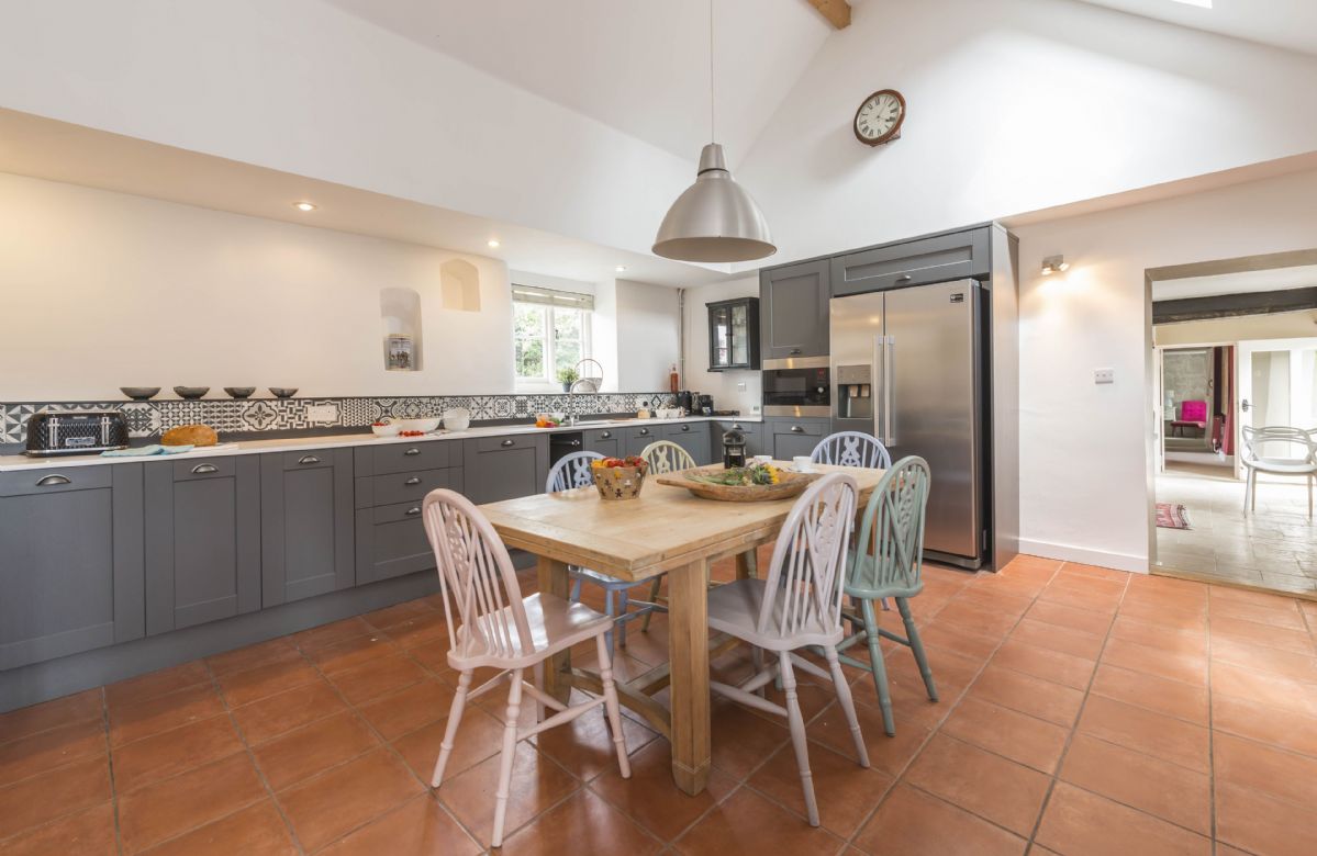 East Burton Farmhouse sleeps 8