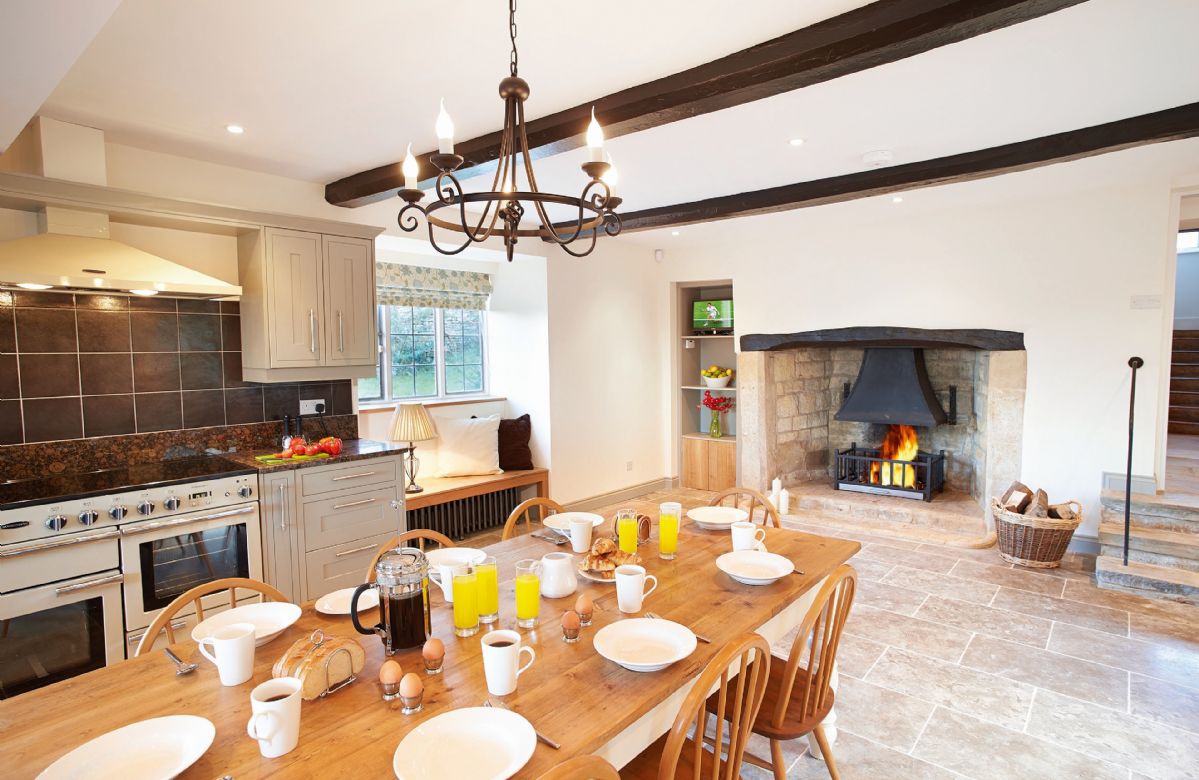 Oat Hill Farmhouse sleeps 16