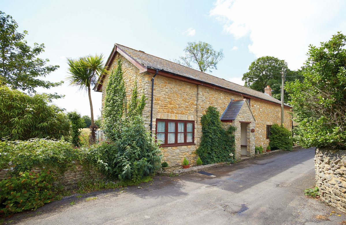 Old Piggeries is located in Burton Bradstock