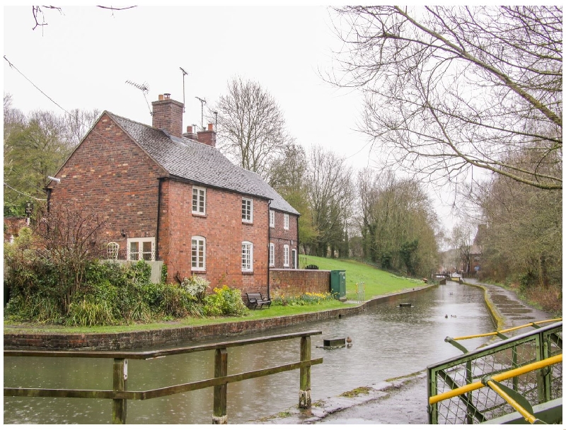 Tub Boat Cottage