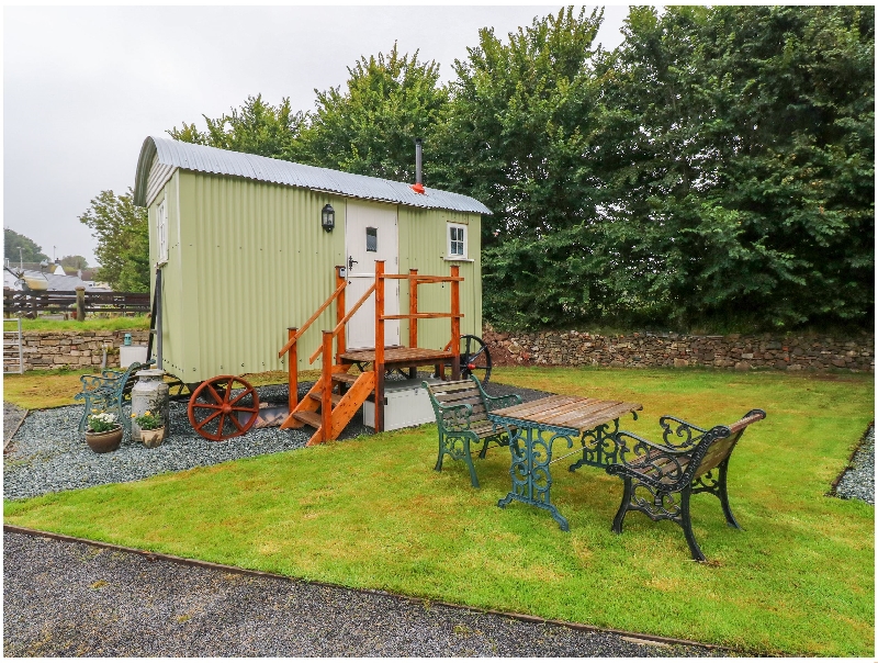 Shepherds Hut - The Hurdle