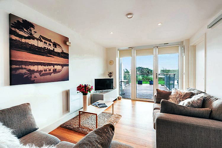 1 Lower Sandbanks sleeps 4