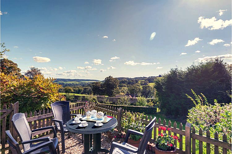 Little Goyle Cottage is located in Lyme Regis