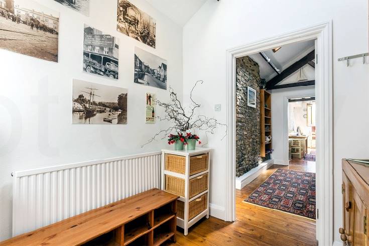 Riverside Loft is in Totnes, Devon