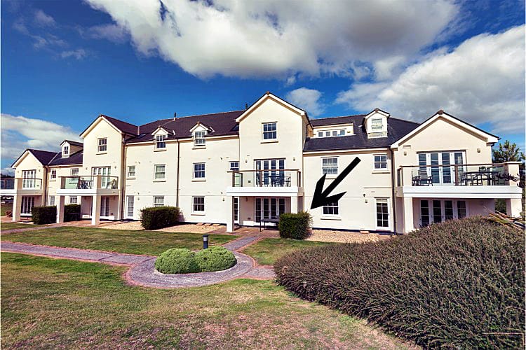 2 Thurlestone Beach Apartments is located in Thurlestone