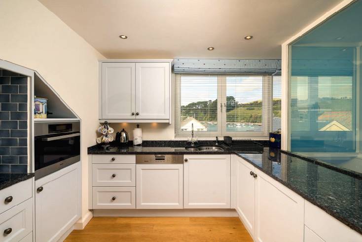 3A Island Terrace is in Salcombe, Devon