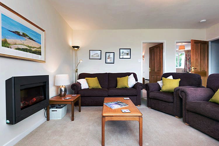 1 Bantham Holiday Cottages price range is 623