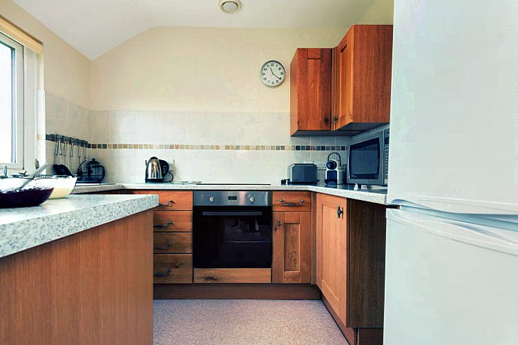 2 Bantham Holiday Cottages price range is 623