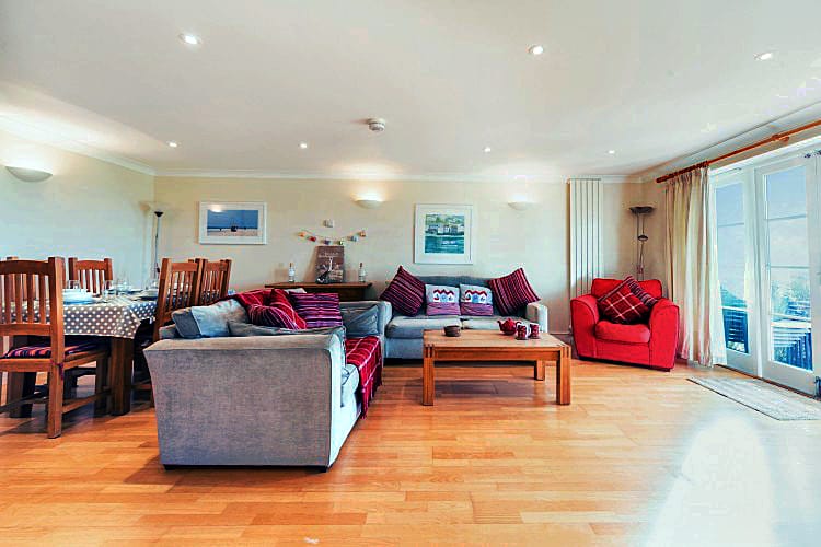 2 Thurlestone Beach Apartments sleeps 5