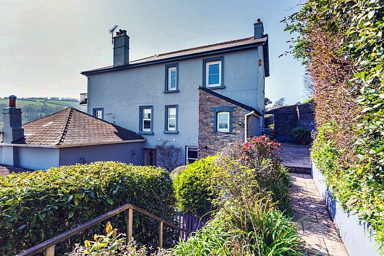 Number 1, Thurlestone Court sleeps 6