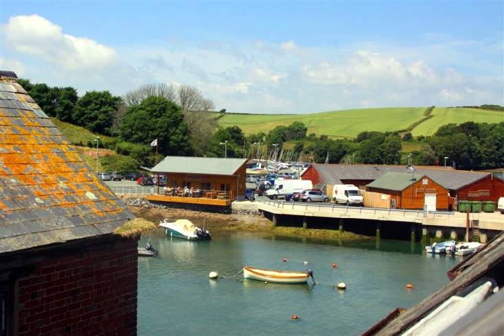 3 Waters Edge is in Salcombe, Devon