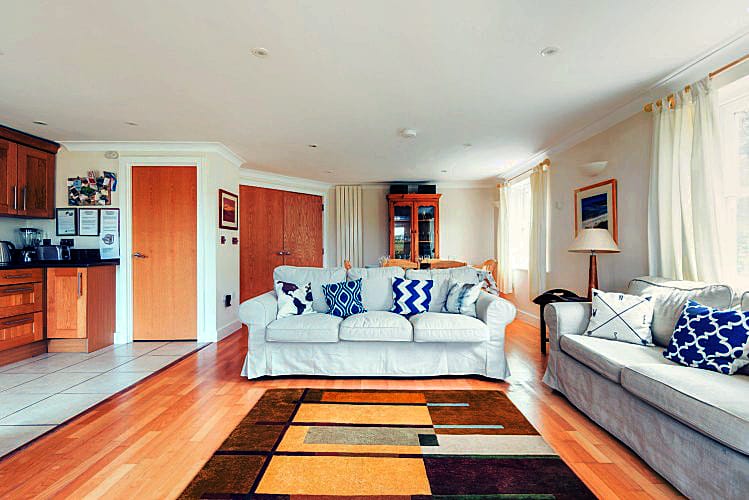 1 Thurlestone Beach Apartments Holiday Cottage