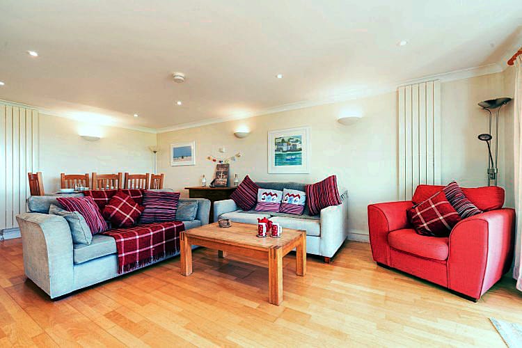 2 Thurlestone Beach Apartments Holiday Cottage