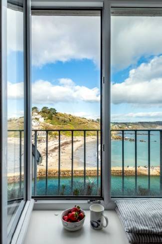 5 Westcliff Apartment is in Looe, Cornwall