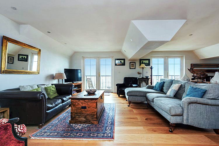 Buckfield Penthouse sleeps 7