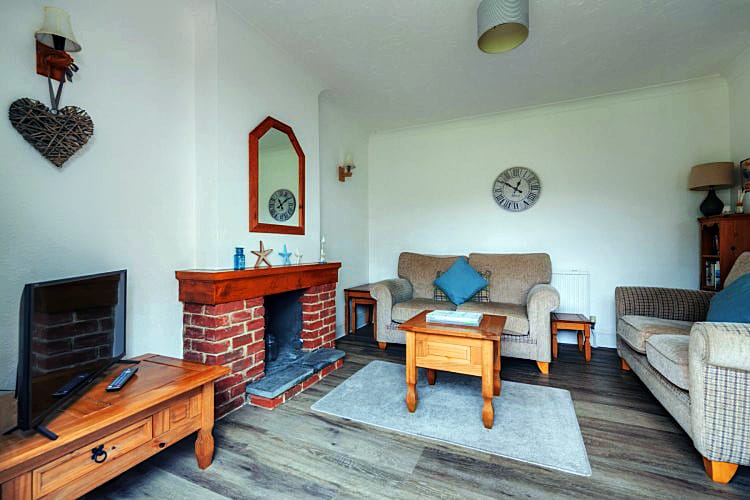 Fuschia Cottage is located in Lyme Regis