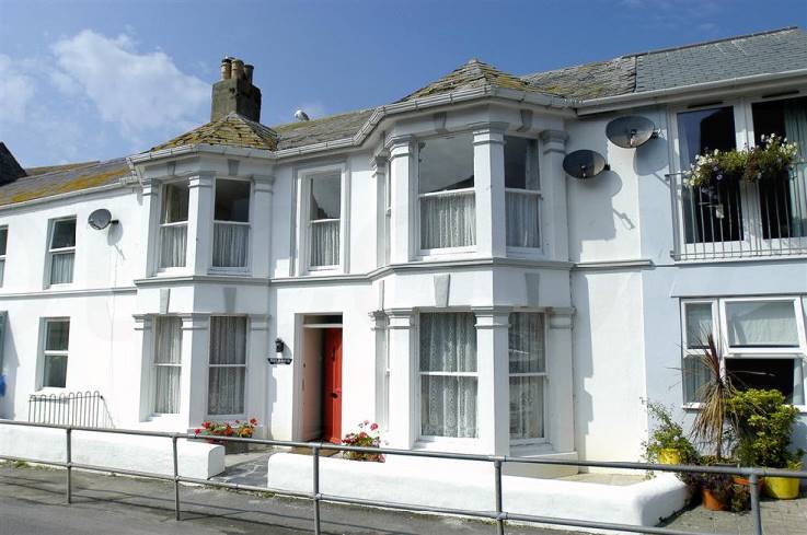 Nelsons Cottage is located in Looe