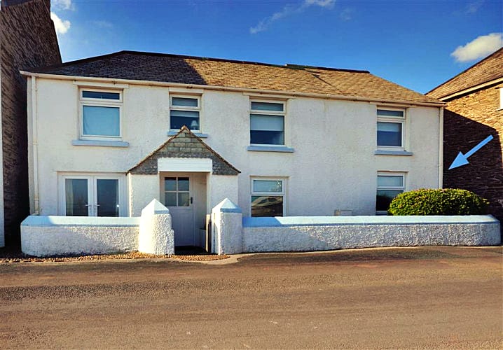 The Old Post Office is located in Beesands