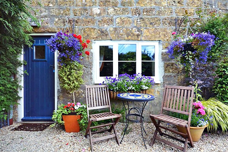 Perhay Cottage is located in Bridport