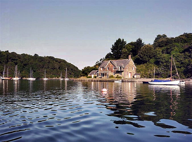 Warren Point Cottage is located in Newton Ferrers