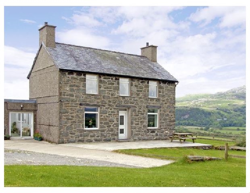 Image of Ymwlch Bach Farmhouse